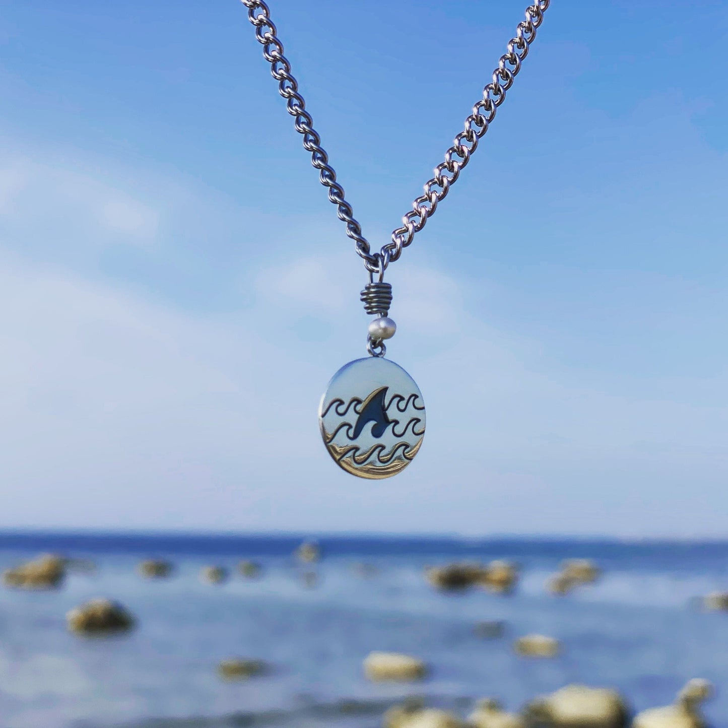Fin in Wave Necklace