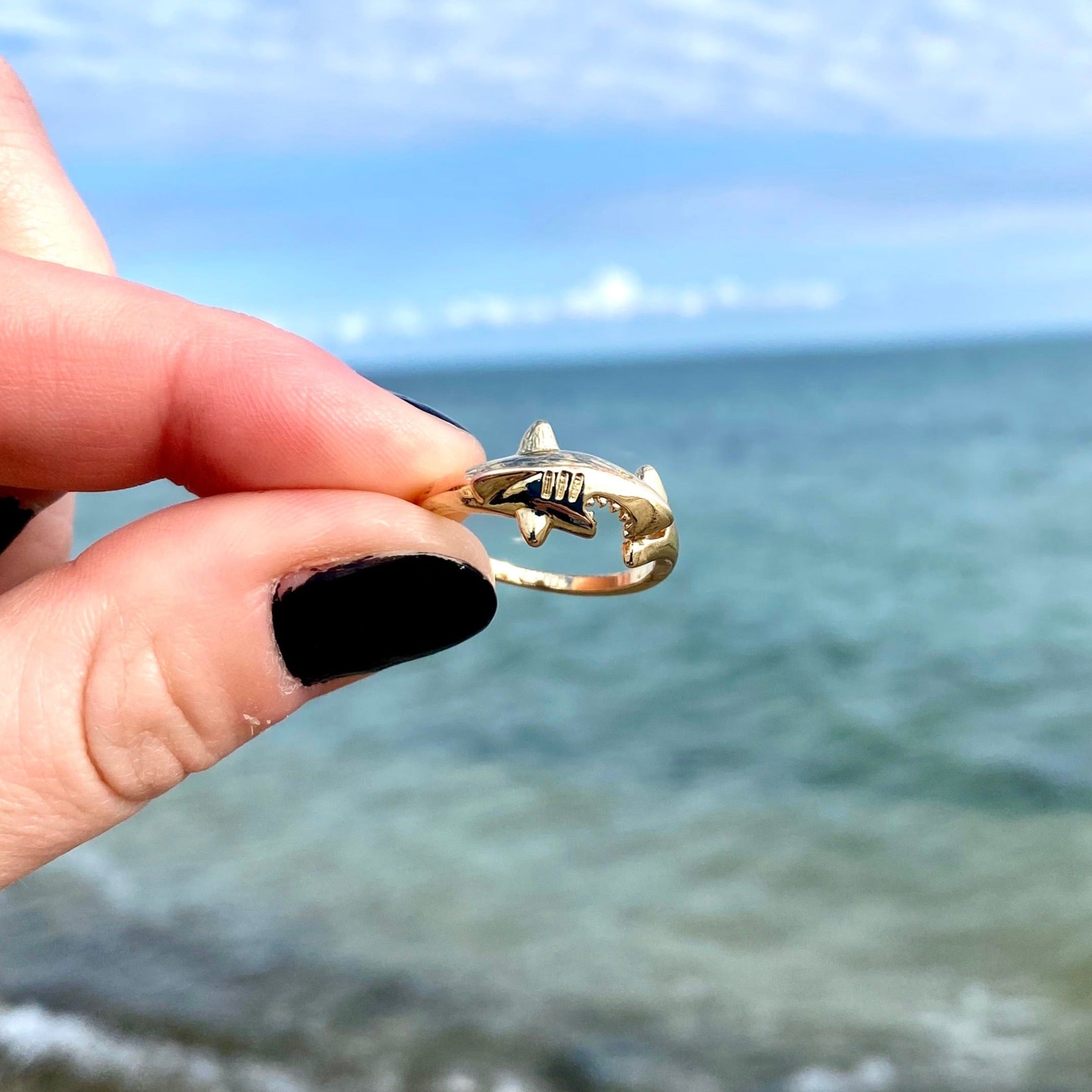 Great white shark on sale ring